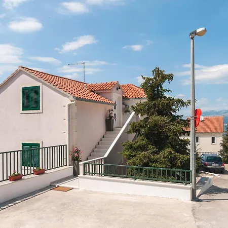 In With Jacuzzi Apartment Supetar